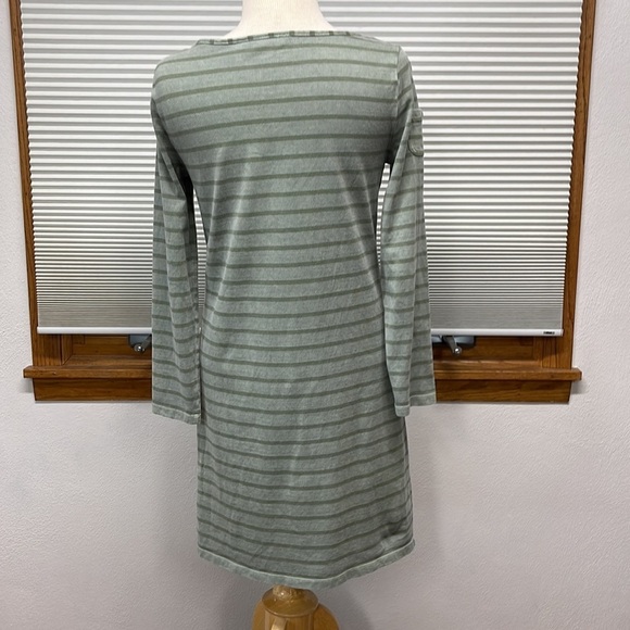 Vineyard Vines Green Garment-Dyed Striped Long-Sleeve Cotton Knit Dress - Picture 6 of 10
